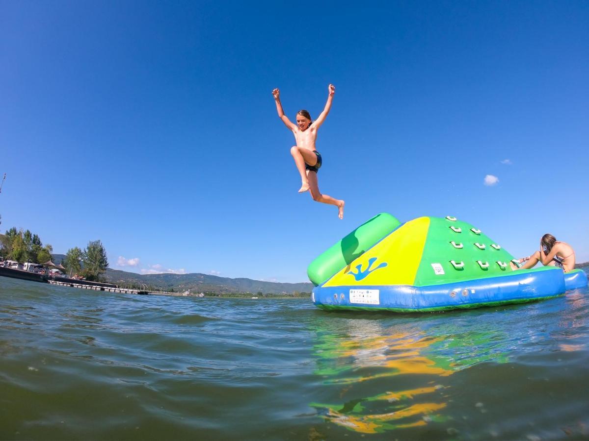 Camping Village Punta Navaccia Tuoro sul Trasimeno Exterior foto