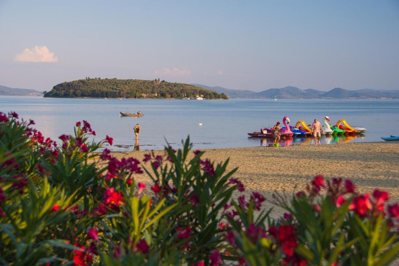 Camping Village Punta Navaccia Tuoro sul Trasimeno Exterior foto